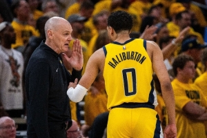 ??楊毅：步行者運行方式不像NBA球隊像大學隊 卡萊爾是球隊核心