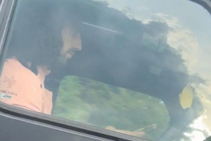 罰200英鎊駕照扣6分！庫庫雷利亞被拍到開車看手機(jī)
