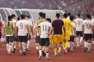 足球報：國足選帥難度大，建議接軌主流、全面研判、提升預算