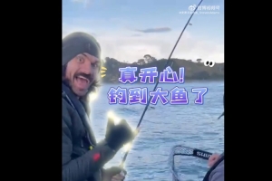 亞當(dāng)斯：釣魚(yú)的時(shí)候接到經(jīng)紀(jì)人電話告訴我跟火箭續(xù)約了??