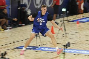 ??隊(duì)友官宣？歐文于NBA選秀大會(huì)前一天在INS關(guān)注弗拉格
