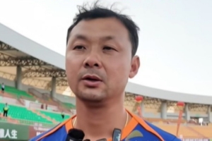 泰山U16主帥汪強(qiáng)：雖然身在新疆，但跟自己在家里踢比賽一樣