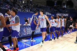 ??NBA生涯第一分希望怎么得到？楊瀚森：大哥們給我吃個餅吧