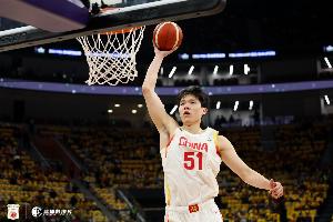 ??俱樂部15號&國家隊51號！預(yù)測下楊瀚森在NBA會身披幾號球衣？