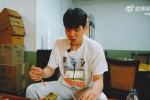 不要果子??！楊瀚森狂炫煎餅：我跟我琦哥也是夢幻聯(lián)動了~