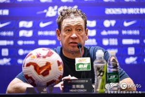 斯盧茨基：今天上半場前半段，我們對對手的高位逼搶有些不太適應