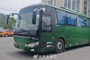 北京國安新大巴準備就緒，今日從基地出發(fā)前往工體