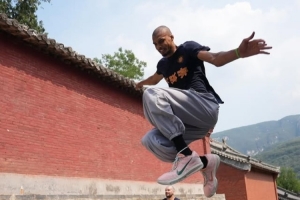 ??真少林足球！文班亞馬任意球圓月彎刀直飛死角破門