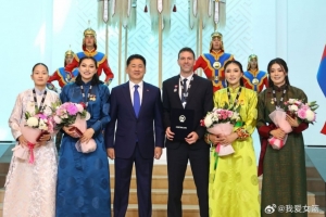 歷史性獲得世界亞軍后 蒙古三人女籃受蒙古國總統(tǒng)接見