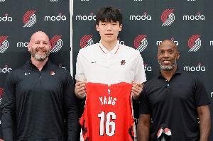 青島男籃將擁有楊瀚森的CBA獨(dú)家簽約權(quán) 每個(gè)賽季都可為其辦預(yù)注冊