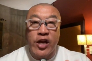 馬?。汉四孟掳D后還需要一名替補(bǔ)中鋒 考慮現(xiàn)實(shí)誰最有可能？