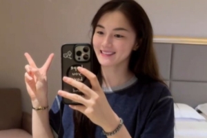張曼曼曬照：幸福有時不說話 卻在平淡中生根發(fā)芽??
