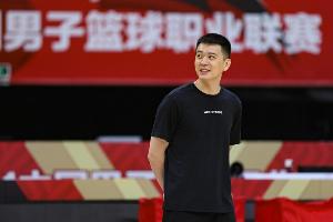 遼媒：遼籃總經理劉子慶和主帥楊鳴下周一前往美國考察外援