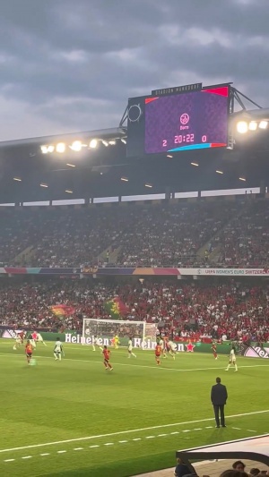 若塔，ole，ole！女足歐洲杯葡西對決，第20分鐘球迷高歌緬懷若塔