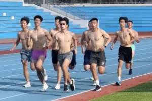 亞泰老將譚龍曬假期加練視頻：堅持的意義
