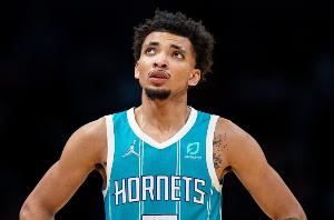 小楊夏聯(lián)隊(duì)友啥水平??5人有過NBA經(jīng)歷 21年11號秀伯克奈特在列