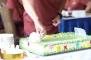 韋世豪帶頭唱生日歌！久爾杰維奇在國家隊(duì)度過58歲生日