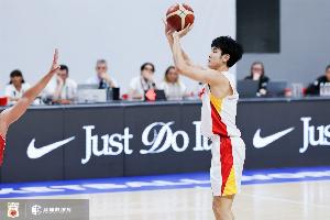 傾盡全力！張博源16中8得到16分全隊(duì)最高 另有6板2助3斷