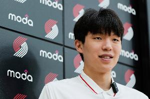 媒體人：當年姚明都得打斯杯 如今瀚森也一樣 這些年從未改變