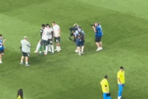 即將登陸斯坦福橋！賽后帕爾默、德拉普等人與埃斯特旺聊天安慰