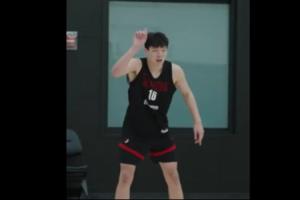 開拓者曬訓練集錦：楊瀚森空接+劈扣來去自如 跟隊友也相談甚歡