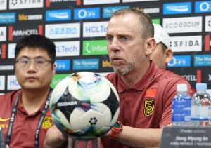 記者談國足vs韓國：龍仁可比大連熱，今晚可是一場消耗戰(zhàn)