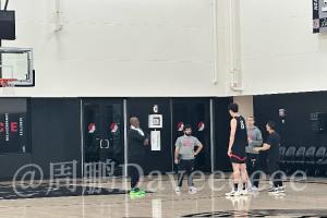 主帥開小灶??媒體人：比盧普斯訓(xùn)練后給楊瀚森進行了一對一教學(xué)