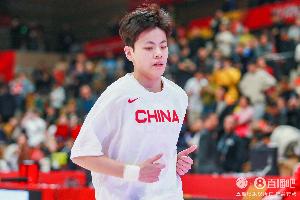 高效！楊舒予11中7砍下全場(chǎng)最高的15分 外加3板2助2斷