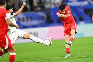 陳晉一：與日本隊(duì)比賽有別樣感覺(jué)，賽前母親鼓勵(lì)我爭(zhēng)取進(jìn)個(gè)球