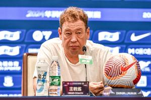 斯盧茨基：東亞杯球員最快16號歸隊(duì)，現(xiàn)在確實(shí)充滿很多未知數(shù)