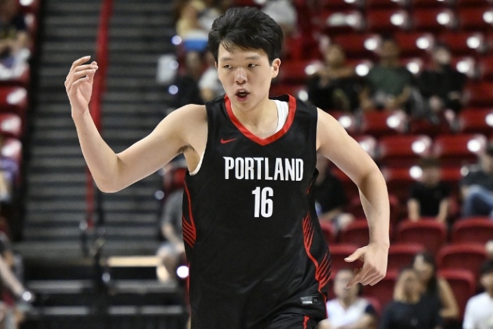 亮眼??NBA官方與各大知名媒體皆曬出楊瀚森的賽后數(shù)據(jù)與表現(xiàn)