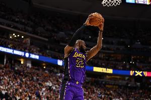 詹寧斯：老詹是NBA歷史唯一橫行霸道&帶兒子進NBA的人 真正的黑幫