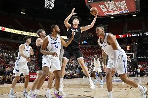 媒體人：NBA現(xiàn)在依然是外線的天下 內(nèi)線想更進(jìn)一步得用表現(xiàn)說話