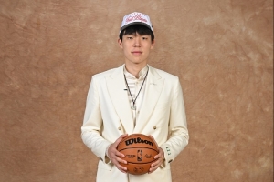 王?。和饨鐚﹂_拓者的選秀選擇普遍持質疑態(tài)度 楊瀚森為自己正名
