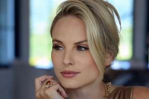 ????給你們想要的！夏聯(lián)場邊采訪女記者?凱蒂-喬治美圖放送