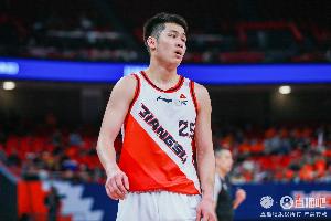 直播吧：上海與崔曉龍簽下3年常規(guī)合同