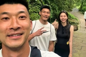 清涼一夏！劉殿座與韓鵬飛夫婦一同出游：大飛水耍耍