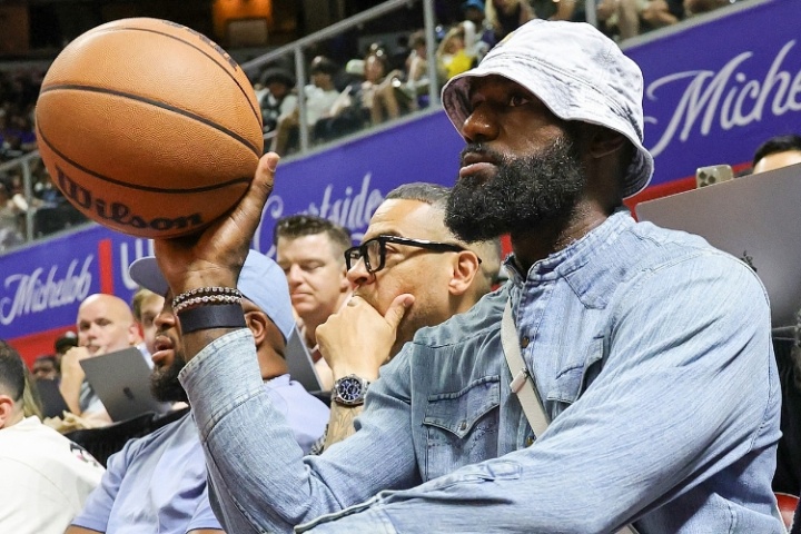 同一場地??拓記打趣：詹姆斯等著看Klutch Sports同事楊瀚森呢