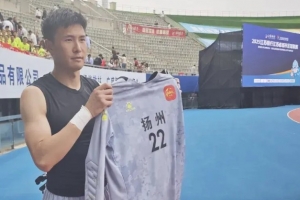 蘇州東吳門將李新宇19日中甲比賽結(jié)束后，20日將馳援蘇超揚州隊
