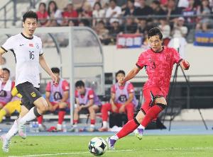 巴頓：與日本韓國確實有差距，東亞杯強(qiáng)度和中超完全是兩個概念