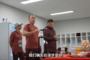 久帥更衣室總結(jié)：前兩場(chǎng)雖然輸了但表現(xiàn)不錯(cuò)，我們確實(shí)在逐步變好