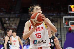 輕松寫意??韓旭6投5中貢獻10分5板1助1帽0失誤 正負值+9