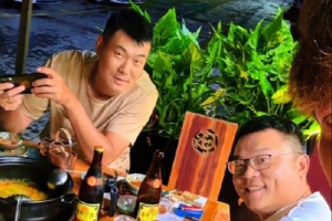享受生活！王仕鵬曬視頻與朋友打高爾夫：最佳損友