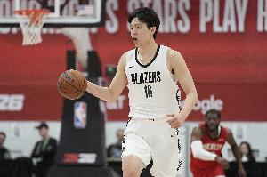 ??繼續(xù)加油??！三節(jié)結(jié)束 楊瀚森個(gè)人拿到6分5板5助3蓋帽！