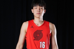 楊瀚森：我沒能統(tǒng)治低位 休賽期增重 要打得更加適應(yīng)NBA的節(jié)奏