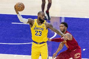 NBA高管：詹姆斯執(zhí)行球員選項是錯誤的決定 他應(yīng)以自由身簽約騎士