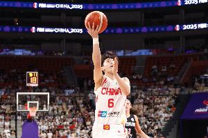 攻堅能手！楊舒予半場5中3拿到11分4助攻1蓋帽
