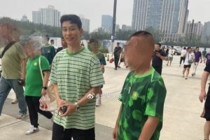 為老東家加油！巴頓抵達工體現(xiàn)場觀戰(zhàn)國安vs申花