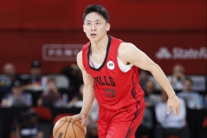 王?。汉哟逑穆?lián)后三場都有不錯表現(xiàn) 但能否拿到雙向合同就看天了