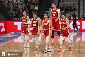 朱芳雨：為什么可以永遠(yuǎn)相信中國(guó)女籃？因?yàn)樗齻兠壳虮貭?zhēng)永不放棄
